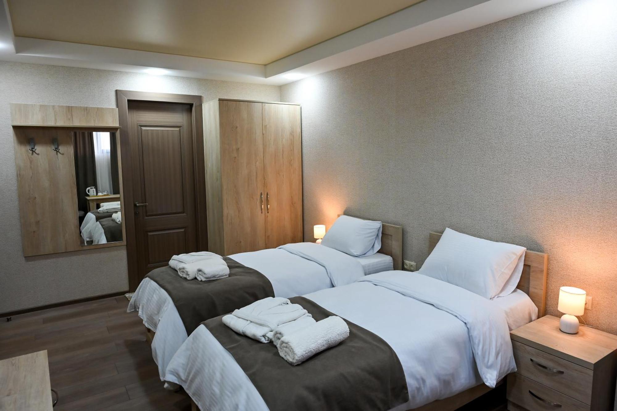 Hotel K124 Koetaisi Buitenkant foto