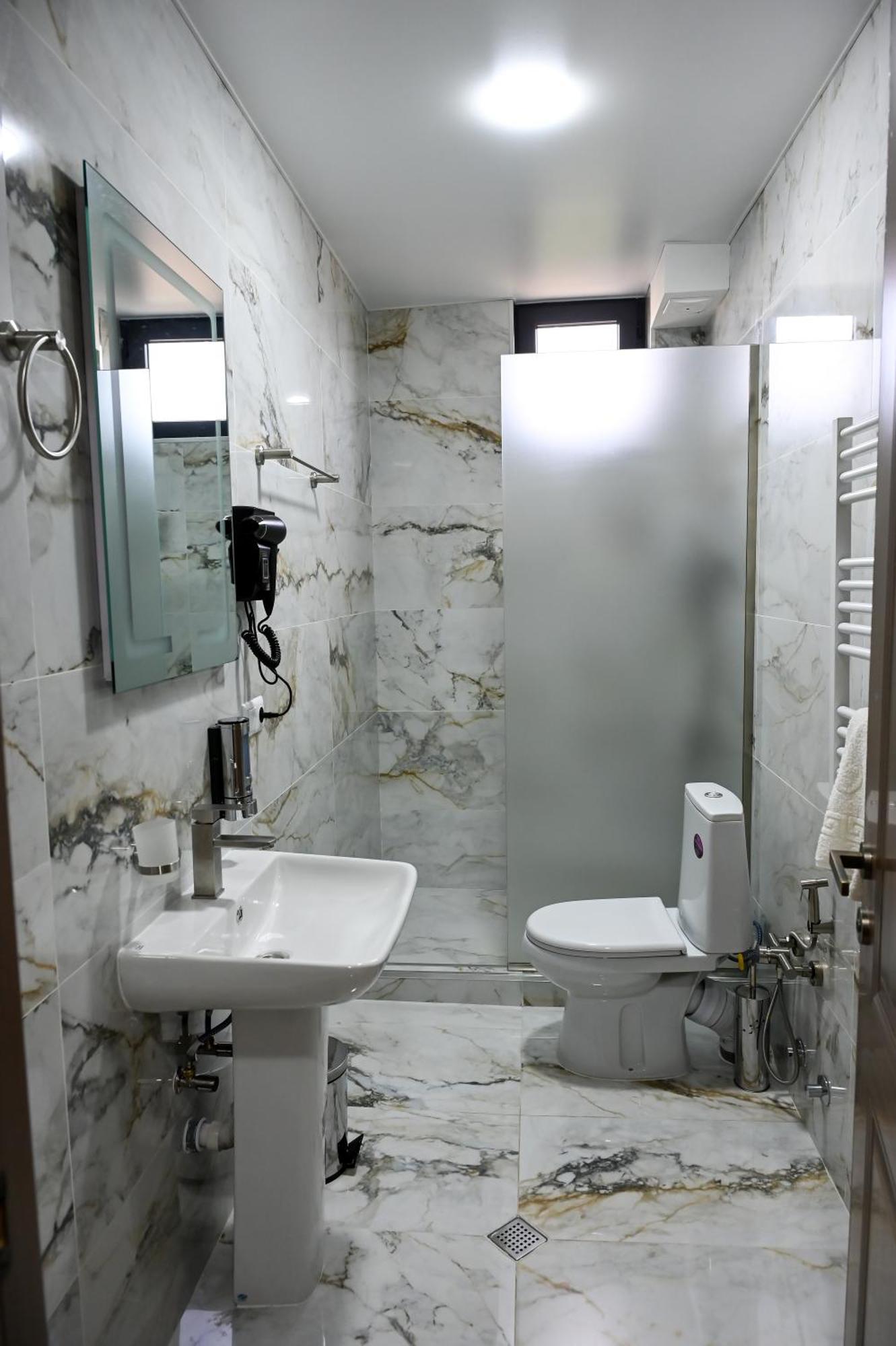 Hotel K124 Koetaisi Buitenkant foto