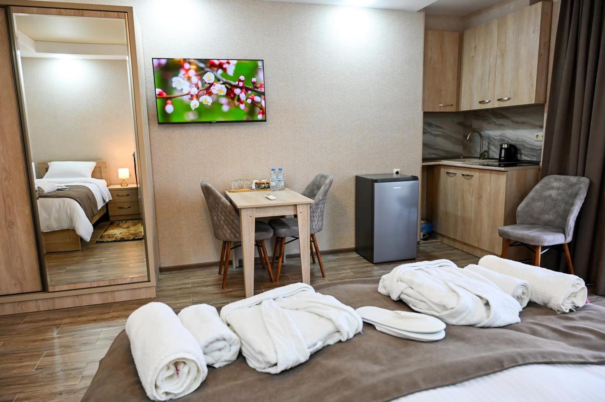 Hotel K124 Koetaisi Buitenkant foto